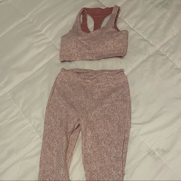 SET Gymshark Fleur Bra and leggings - Picture 3 of 5